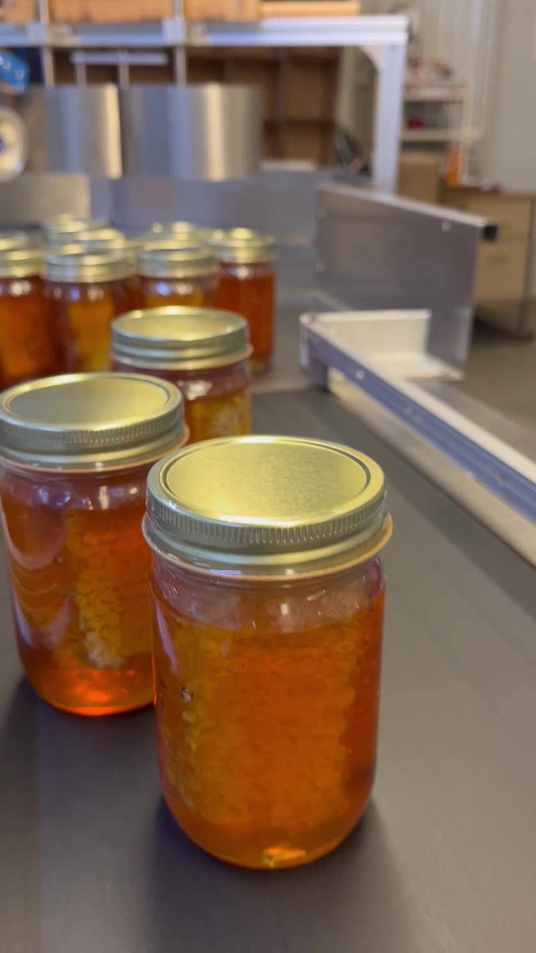 Wildflower with Comb 16 oz Jar